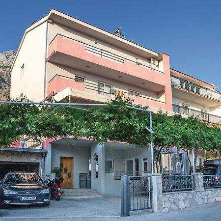 Lovely Apartment In Makarska With Kitchenette Kültér fotó