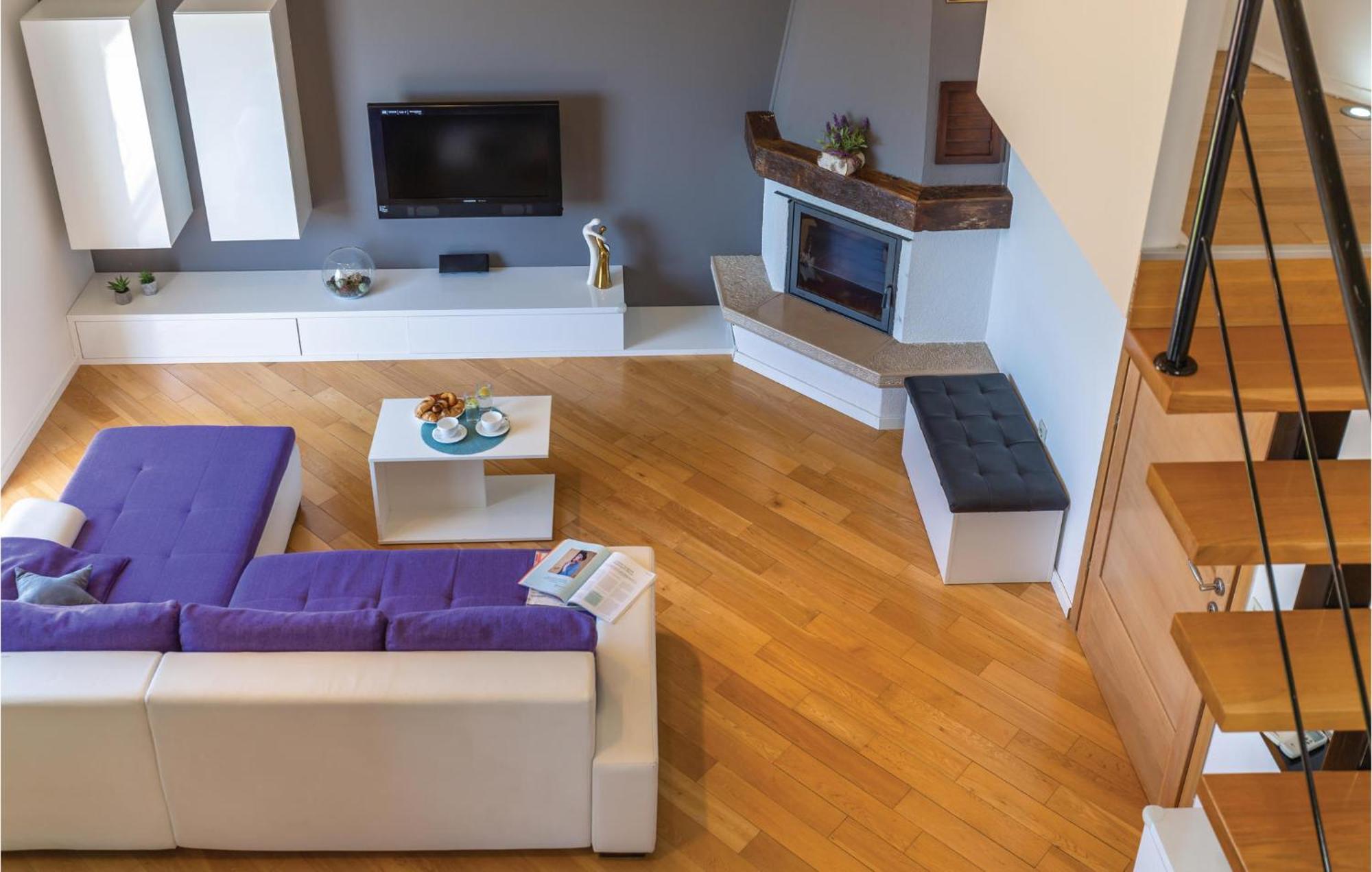 Lovely Apartment In Makarska With Kitchenette Kültér fotó