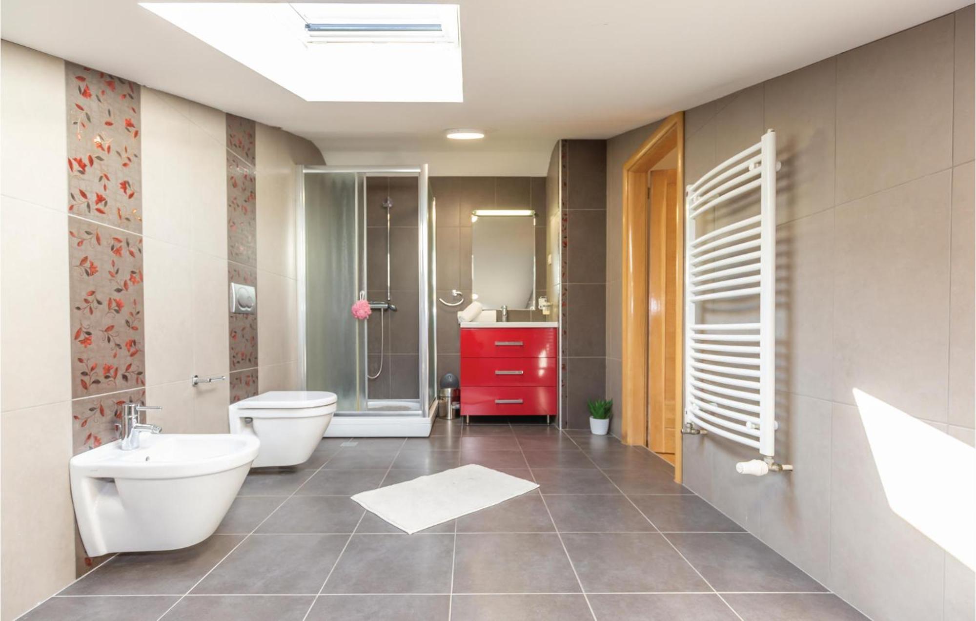 Lovely Apartment In Makarska With Kitchenette Kültér fotó