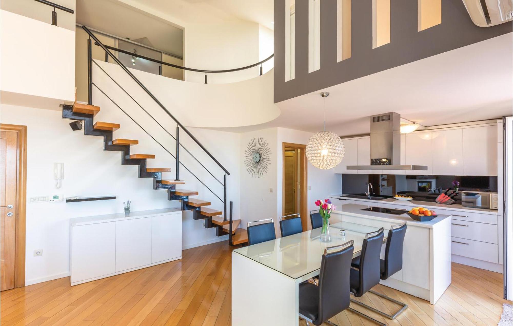 Lovely Apartment In Makarska With Kitchenette Kültér fotó