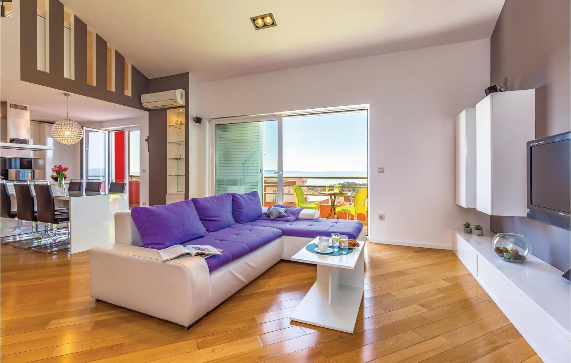 Lovely Apartment In Makarska With Kitchenette Kültér fotó