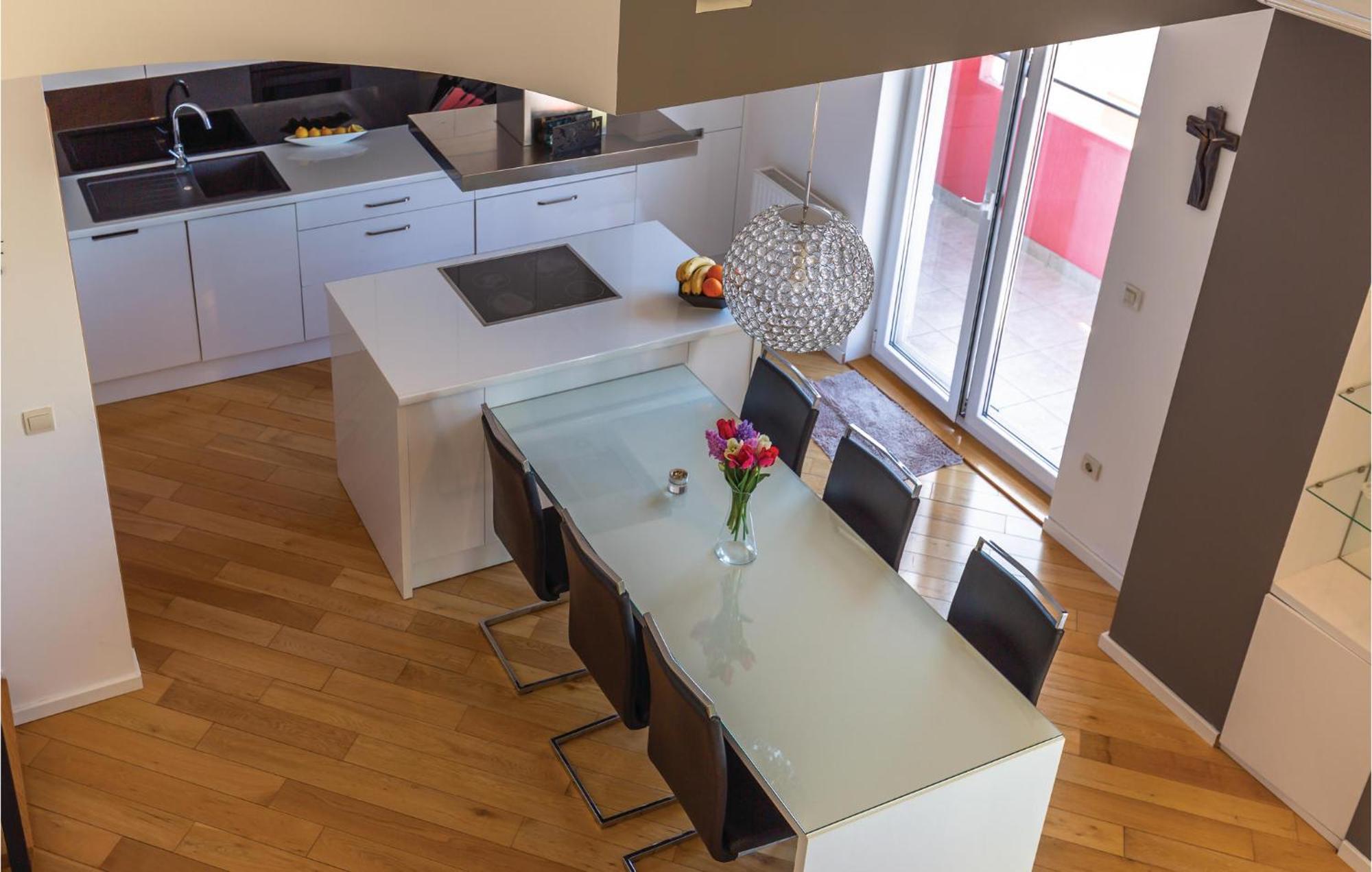 Lovely Apartment In Makarska With Kitchenette Kültér fotó