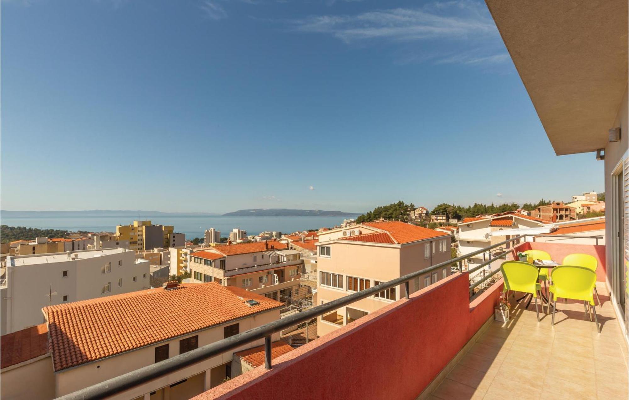 Lovely Apartment In Makarska With Kitchenette Kültér fotó